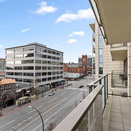 Relaxing Condo In Falls Downtown Victoria Exterior photo